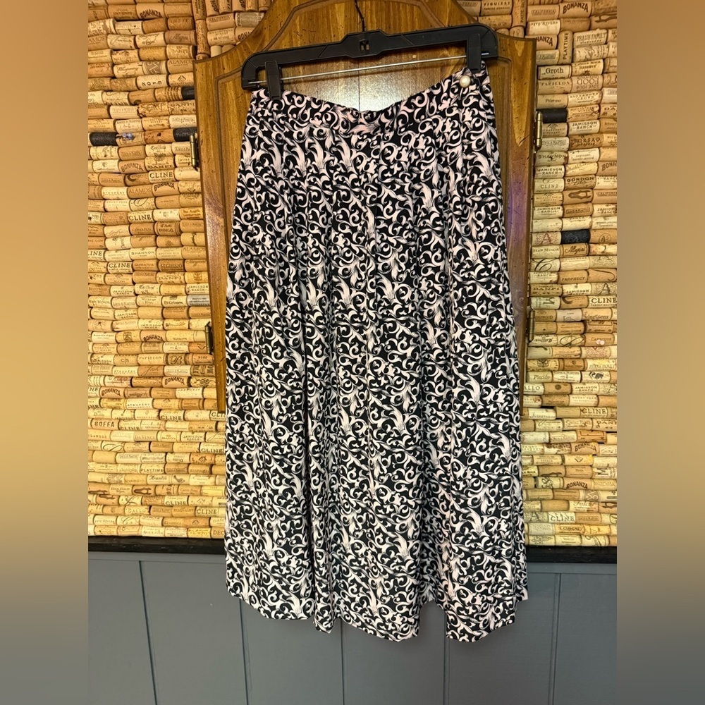 Vintage Y2K Leslie Fay Pink & Black geometric print midi skirt w pearl button 10